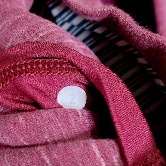 LULULEMON | FIND YOUR CENTRE WRAP IN RUST BERRY - Picture 14 of 16